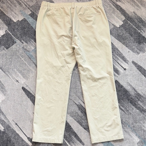 Under Armour Men's Size 38x30 Stretch Beige Joggers - Picture 7 of 10